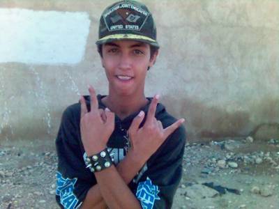 la c mon cher cousin bekhti walah  ke c le cher ami du lycée w yhabbalni 3ad en plus b l metal w les batterie w les guitare éléctrique et en plus un   vré           sat  looooooooool